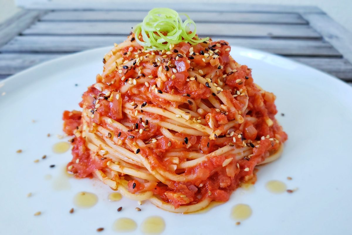 Spaghetti with Sesame Tomato Sauce